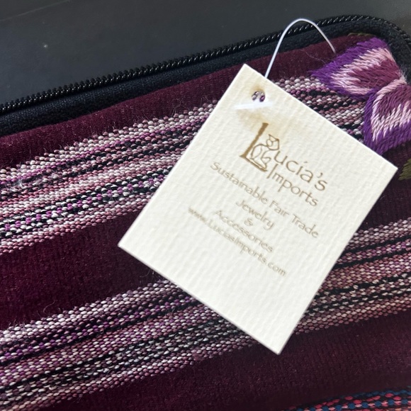 Embroidered Floral Wallet/Wristlet by Lucia’s Imports - Picture 4 of 4